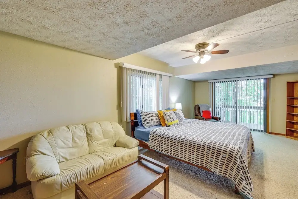 Ozark Mountain View Retreat w/ Hot Tub!