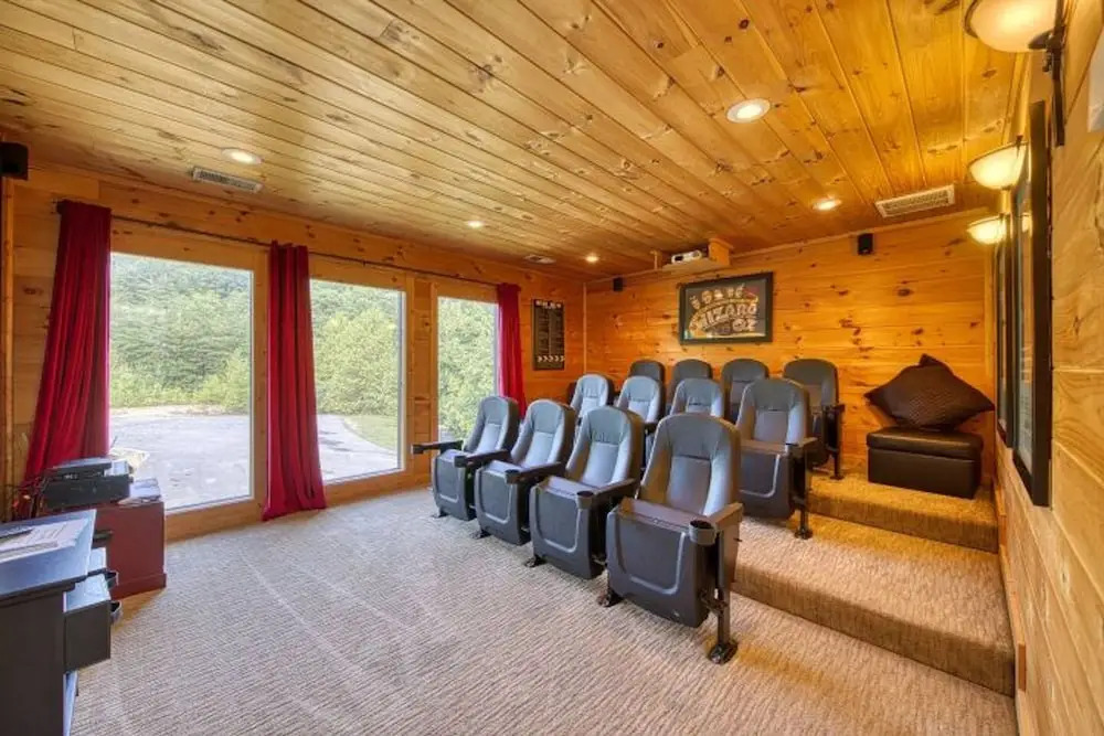 Awe-inspiring Estate w Pool Theater Fire Pit