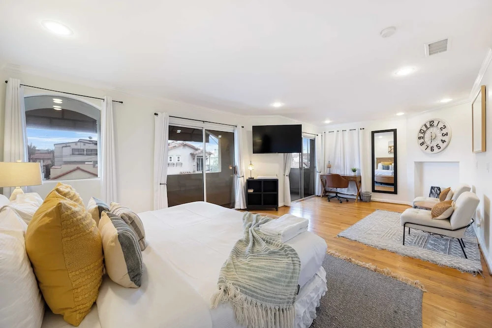 Belmont Shore Retreat Rooftop Lounge, Putting Green & Near 2nd Street Beaches