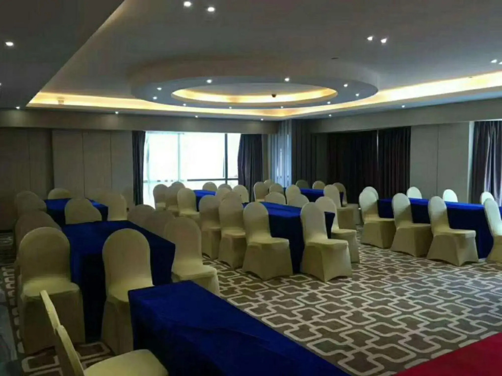 Sweet Fruit Charm International Hotel (Foshan West Station Shati Airport Store)