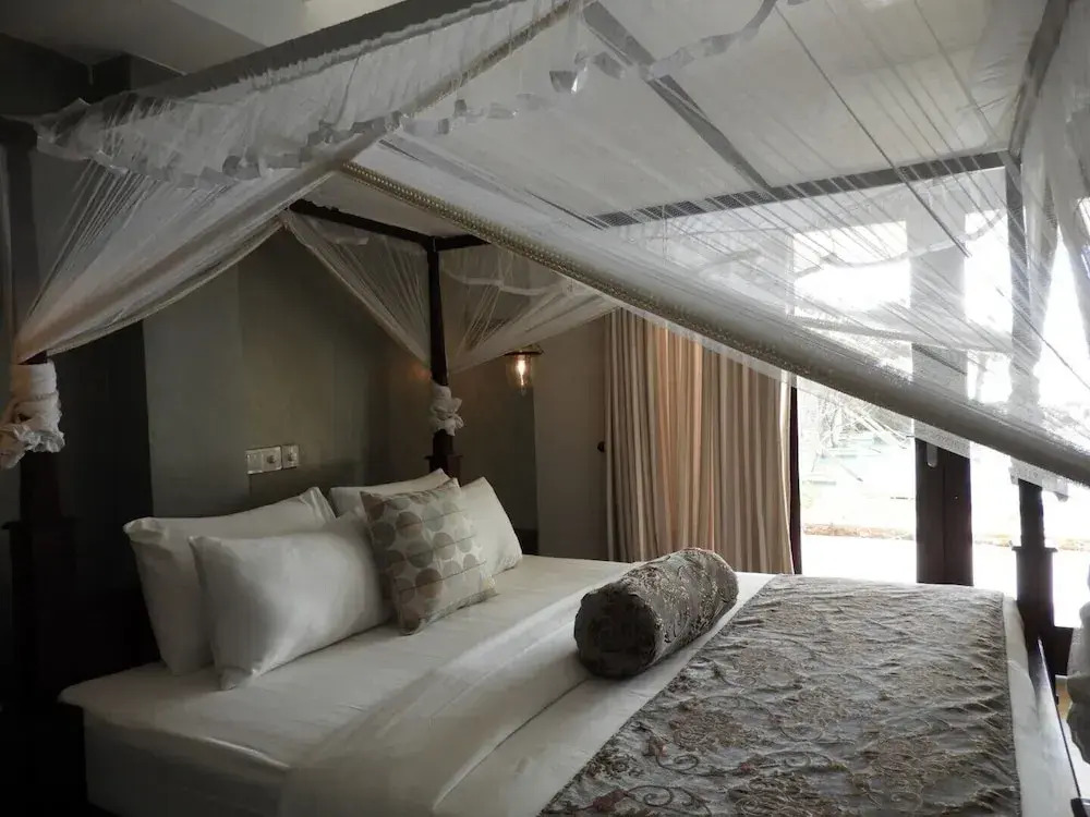 Sapphire Seas Beachfront Hotel