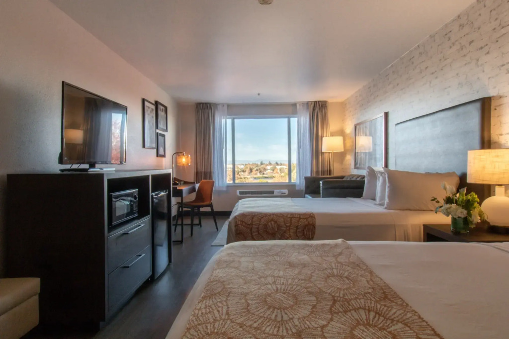 Oxford Suites Chico