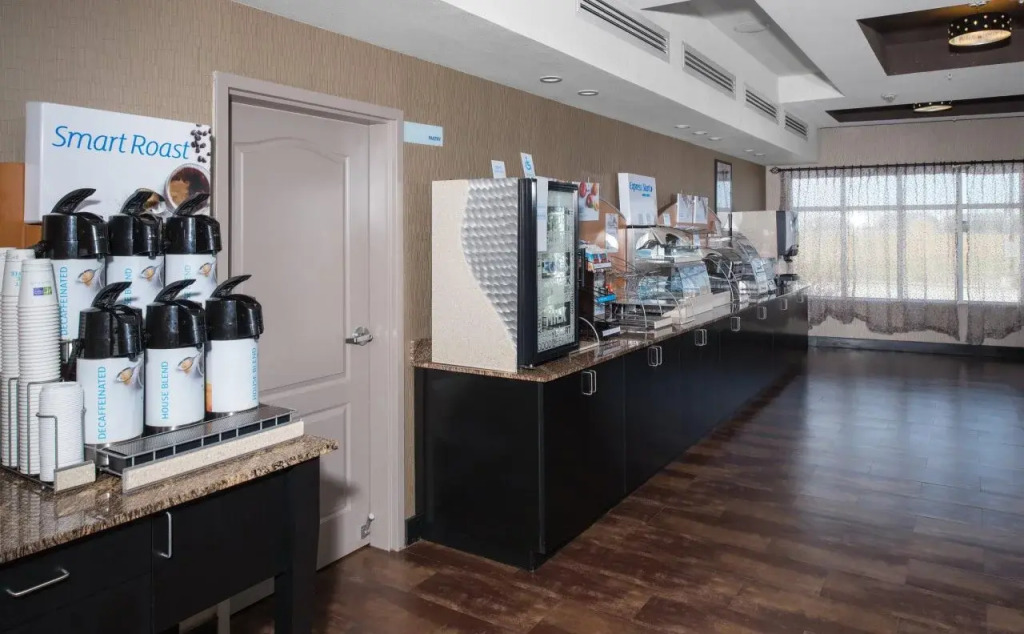 Holiday Inn Express Northwest Maize by IHG