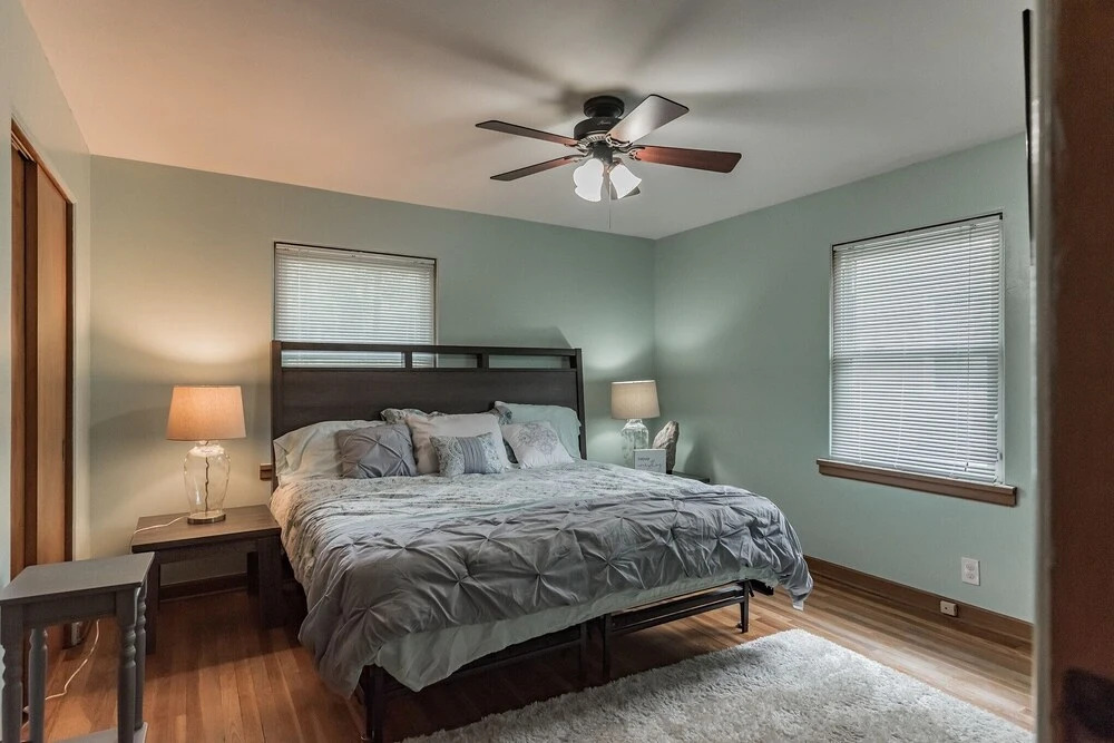 Quiet Comfy 2 Br Home In South Bend, Minutes From Notre Dame! Pet Friendly! 2 Bedroom Home by Redawning