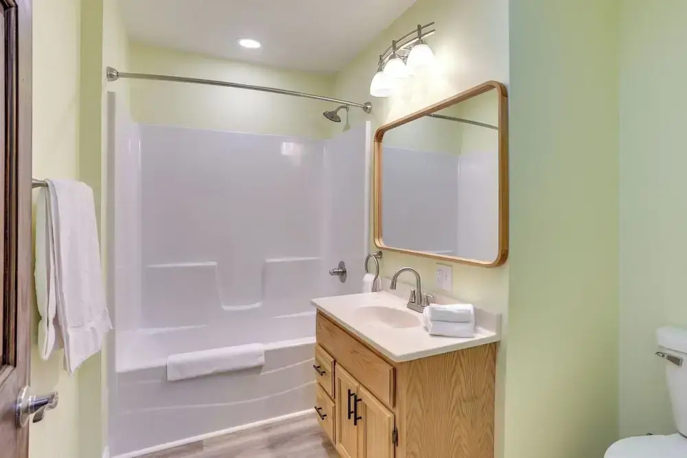 Quiet Oakland City Studio: Walk Downtown!