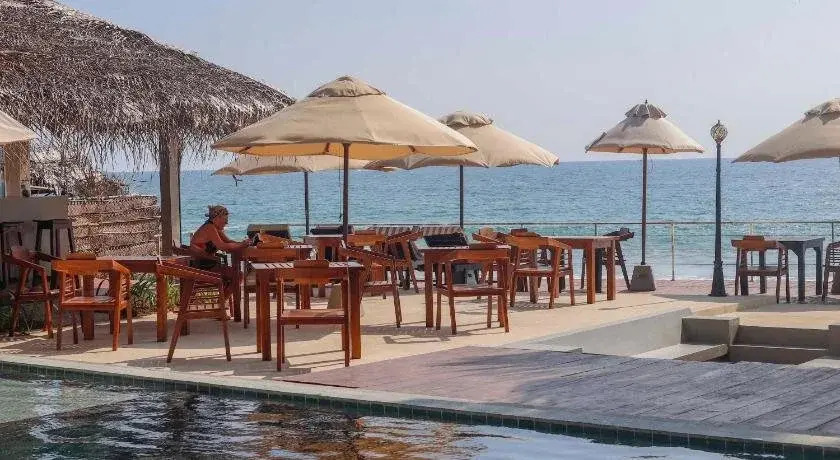 Sapphire Seas Beachfront Hotel