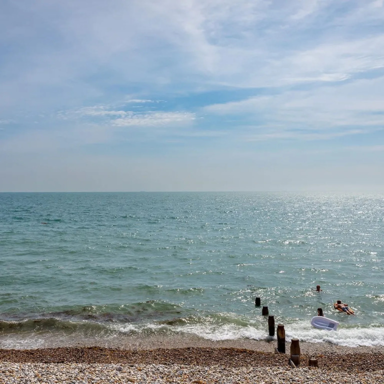 Sunny Seafront Chalet - Sleeps 6