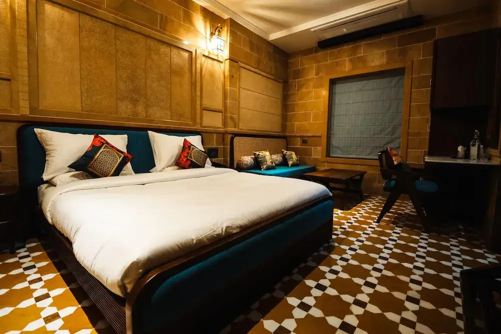 Guulab Haveli - Opp Fort
