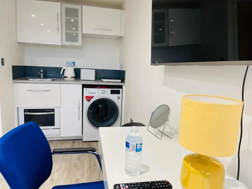 NEW MODERN STUDIO APARTMENT, PARKING, Netflix