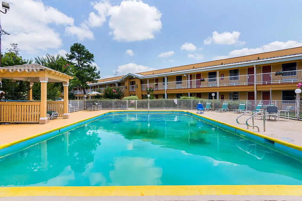 Rodeway Inn & Suites