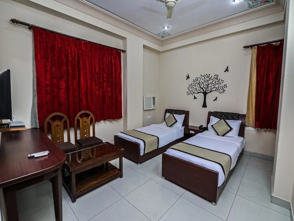 OYO 16050 Amer City Heritage Hotel