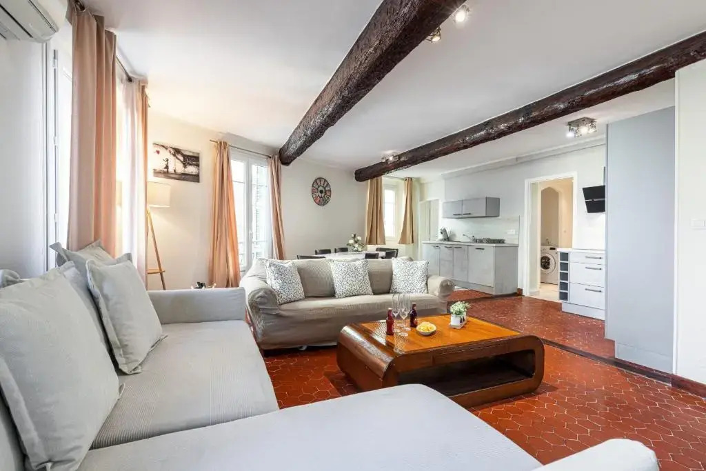 Large 3 Bdr Old Town - AC