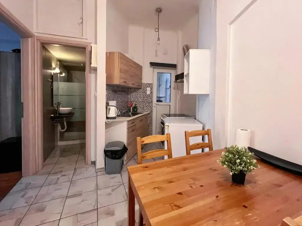 Stathmos Larissis A, a cozy 2BR Apartment, Clo...