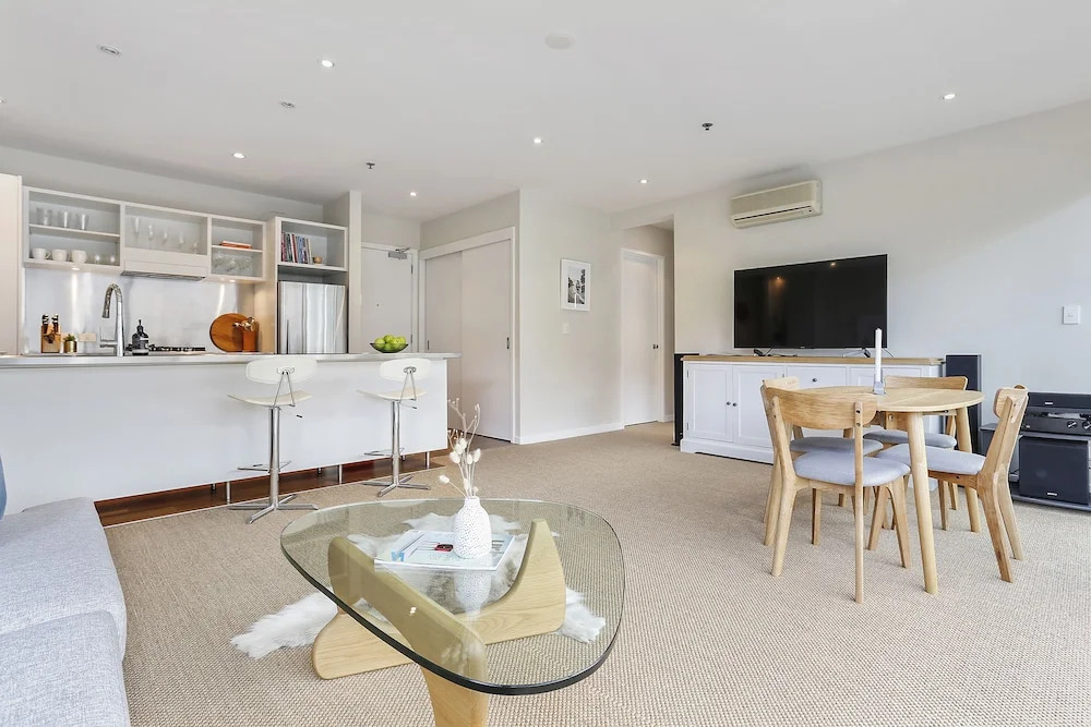 Wondrously Spacious 2 bdrm in Fantastic Location by Urban Butler