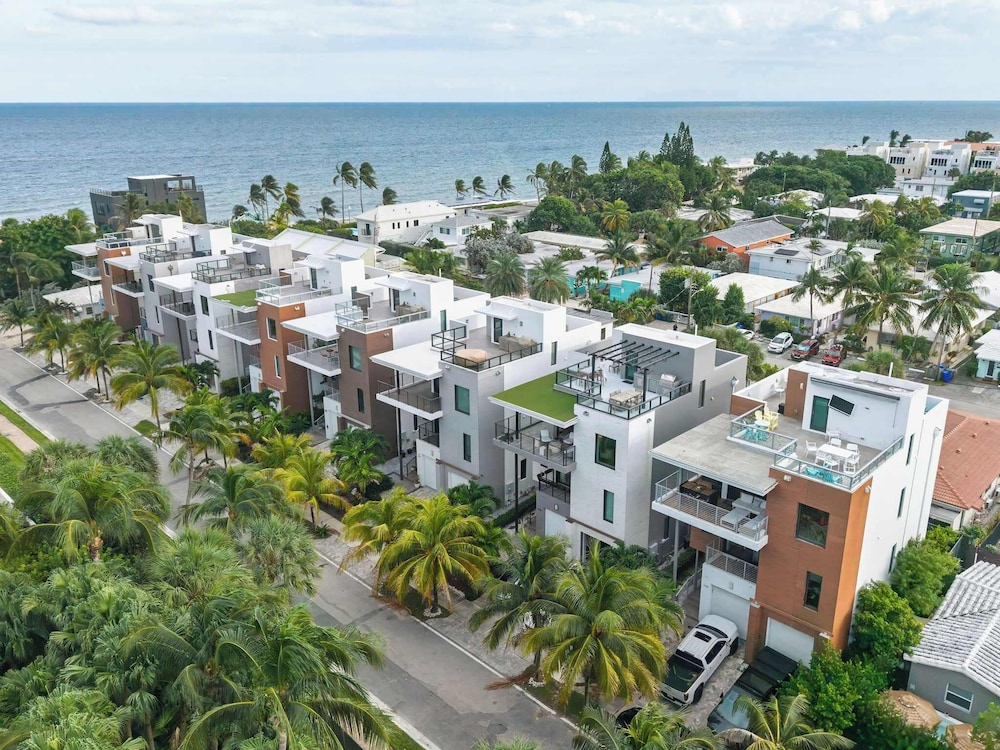 Shoreline Villa by Rove - Rooftop & Beach Access