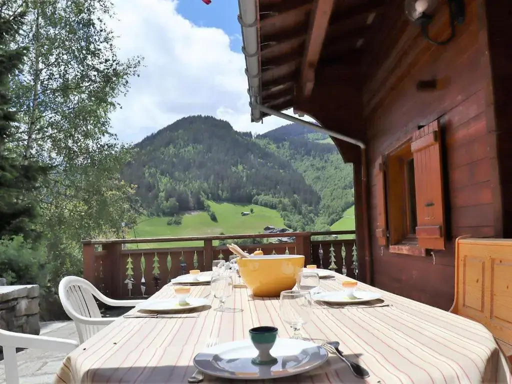 Chalet Familial pour 10 Pers. à Proximité des Pistes et Commerces avec Cheminée et Wifi - FR-1-342-232