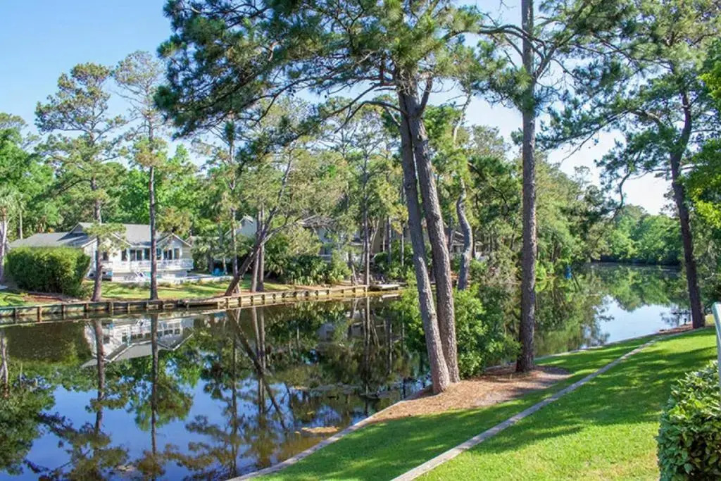 495 Captains Cove