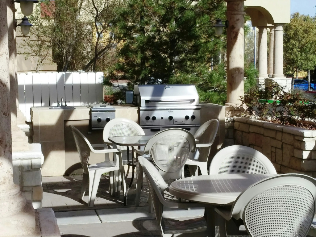 Hampton Inn & Suites - Coors Road