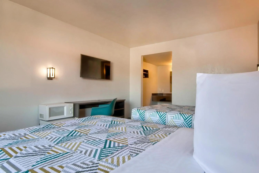 Motel 6-Albuquerque, NM - Carlisle
