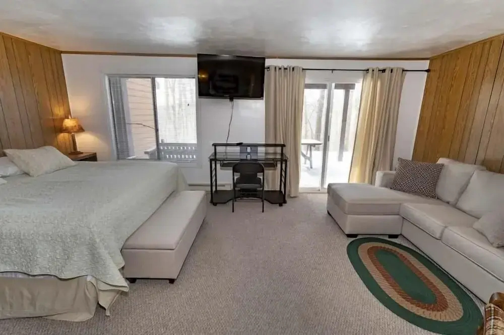 Seven Springs 3 BR Deluxe Condo, Near Golf Course by RedAwning