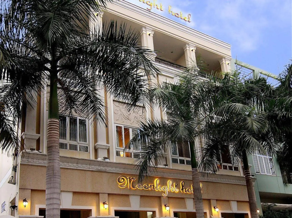 Moonlight Hotel Saigon South