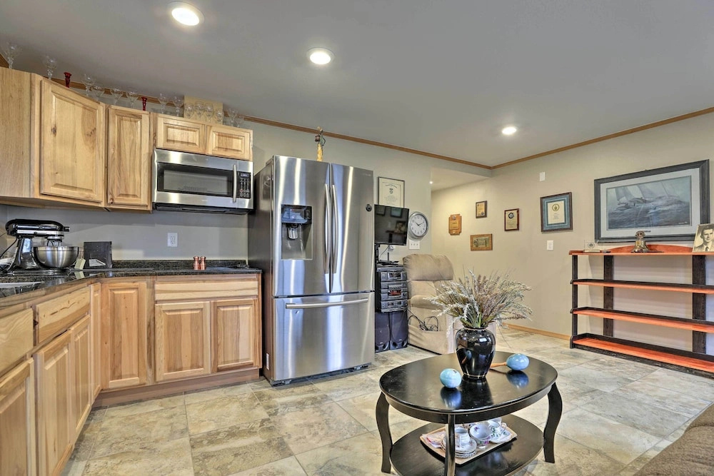 Quaint Juneau Apt w/ Scenic Mountain Surroundings