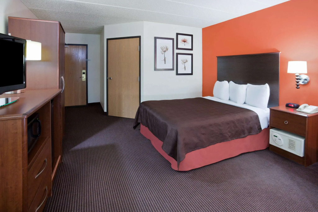 AmericInn by Wyndham Coon Rapids