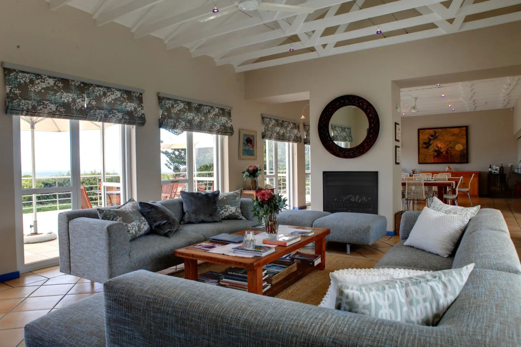 Abalone Guest Lodge