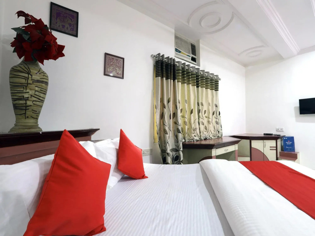 OYO Flagship 12049 Hotel Ravi Kiran Executive