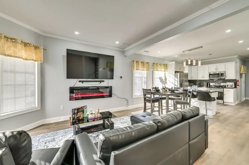 Walk to Park: Modern Apt 2 Mi to Union College!