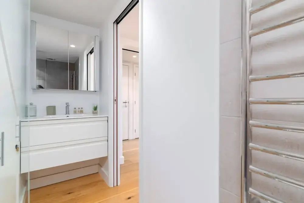 Spacious 2BR in West Kensington by GuestReady