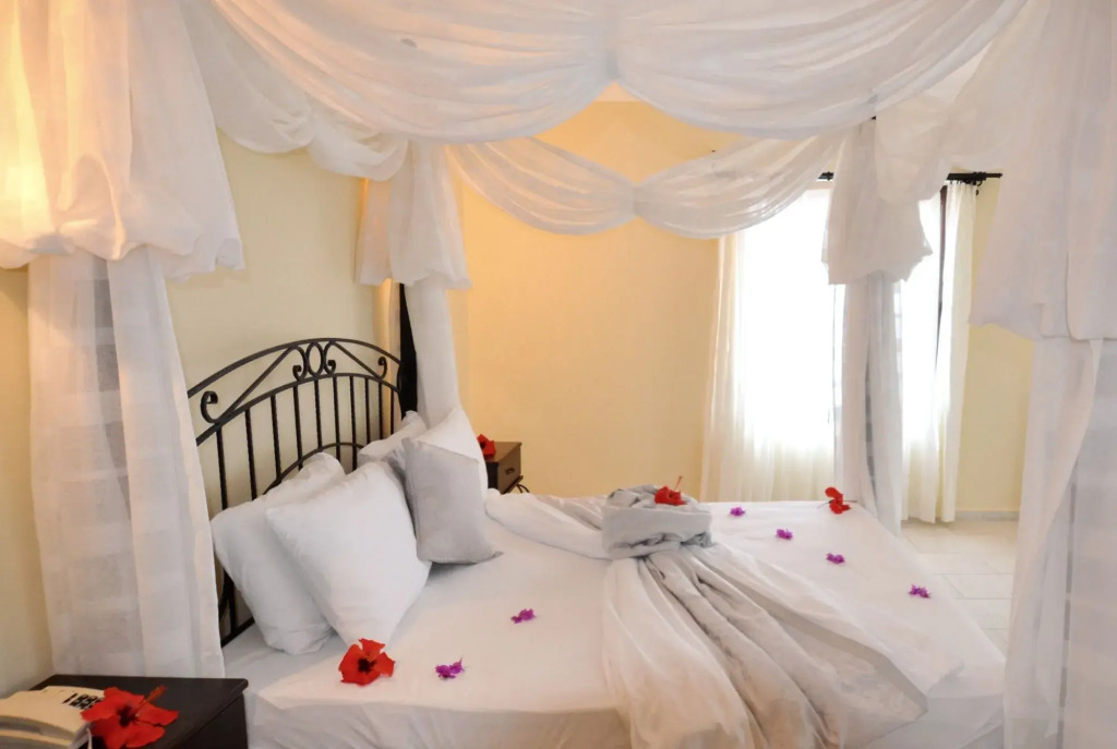 Hotel Cachet Adults Only