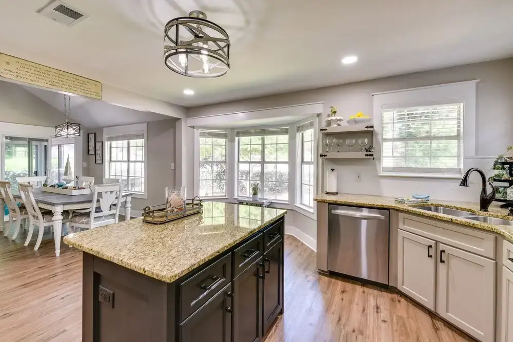 Charming Coastal Home: 6 Mi to Choctawhatchee Bay!