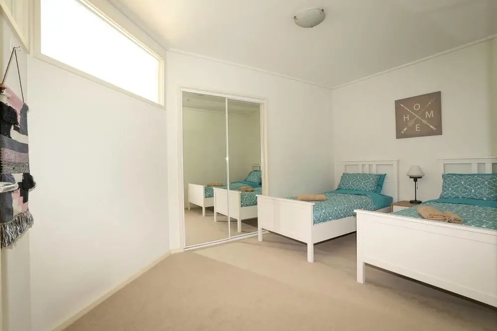Two Bedrooms near Crown with Free WiFi and Carpark