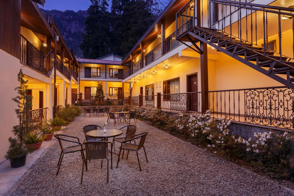 The Earl's Court, Nainital