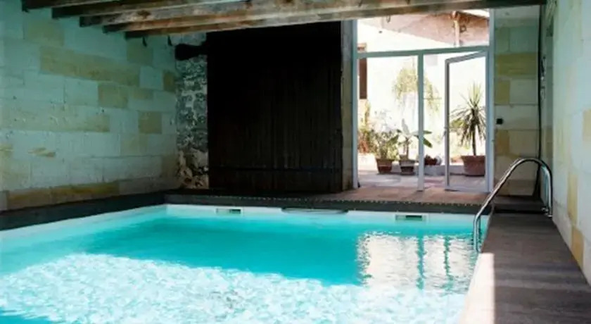 Maison DHôtes LArbre Rouge