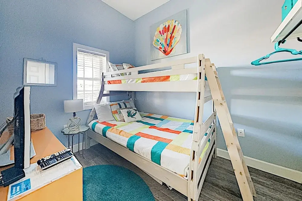 The Magnolia W/ Pool & Hot Tub - Walk To The Beach 3 Bedroom Condo
