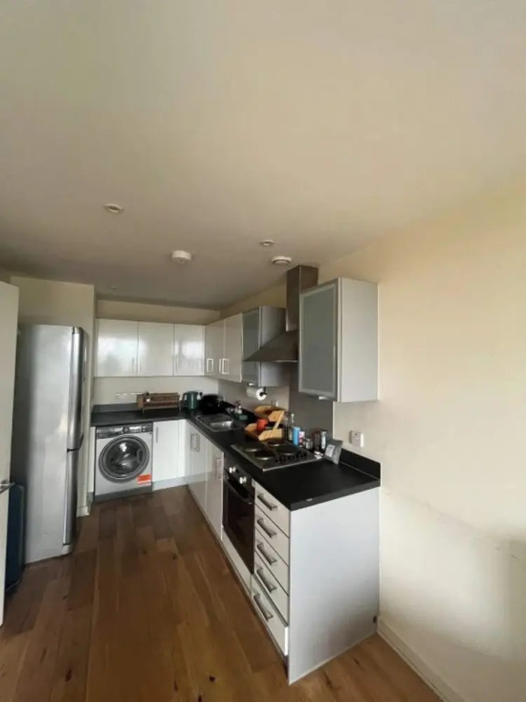 Modern 1BD Flat - 5 min Walk to Battersea Park!