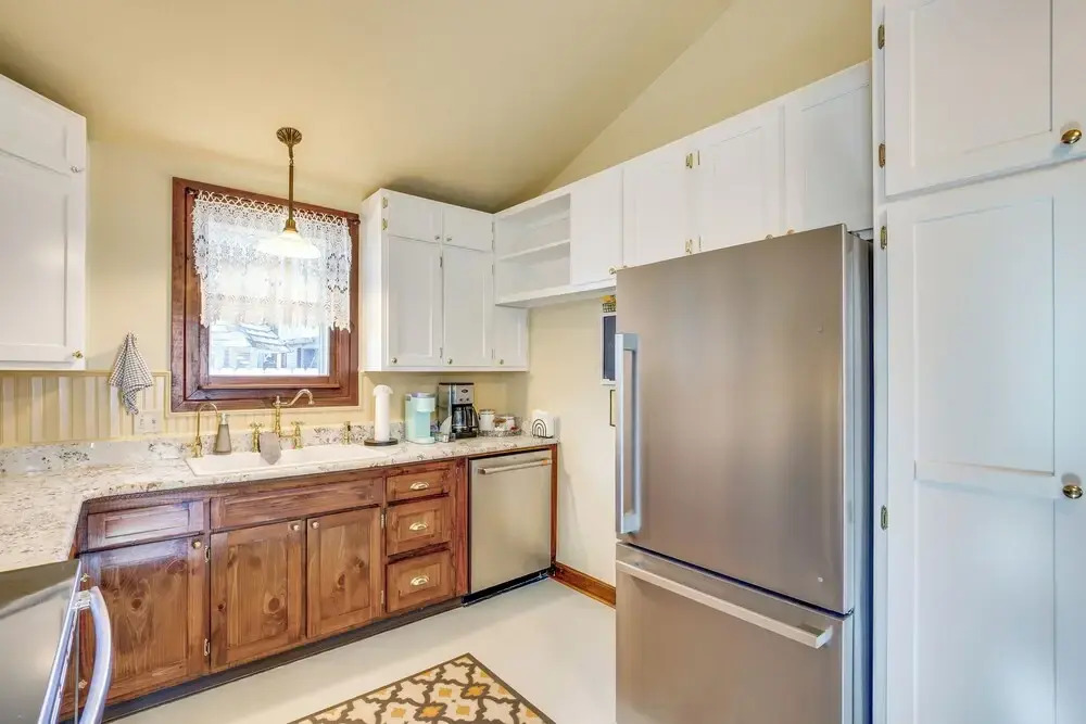 Granbury Home w/ Fire Pit, Walk to The Square!