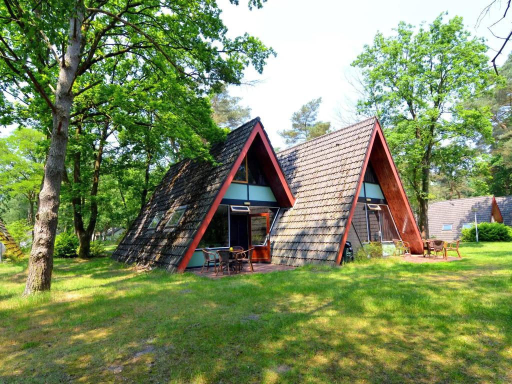 Family Bungalow by the Fen