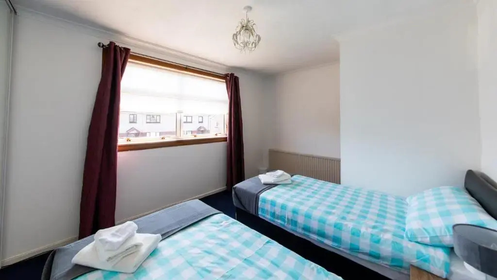 3 BED House w/Drive & Garden v/Fast WiFi near bioQuarter