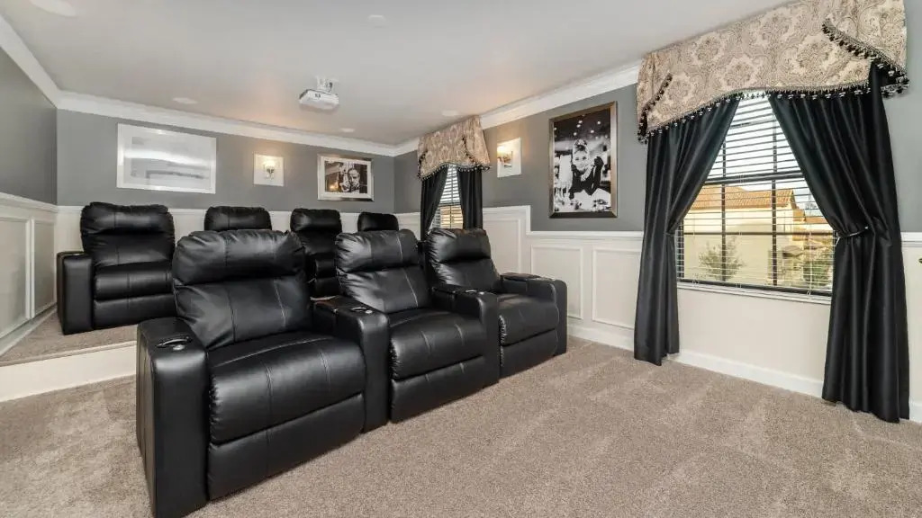 Champion Gates Resort 8 Bed Games Room Water Park Restaurant and Much More