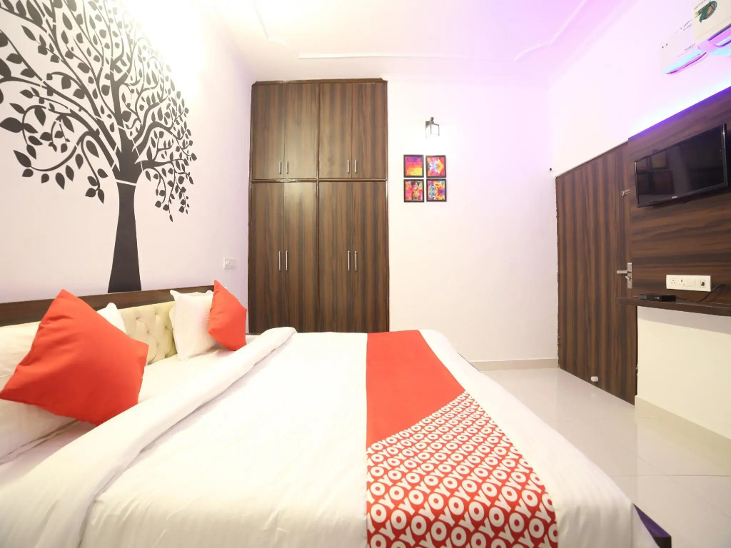 OYO 23109 Hotel Crossroads