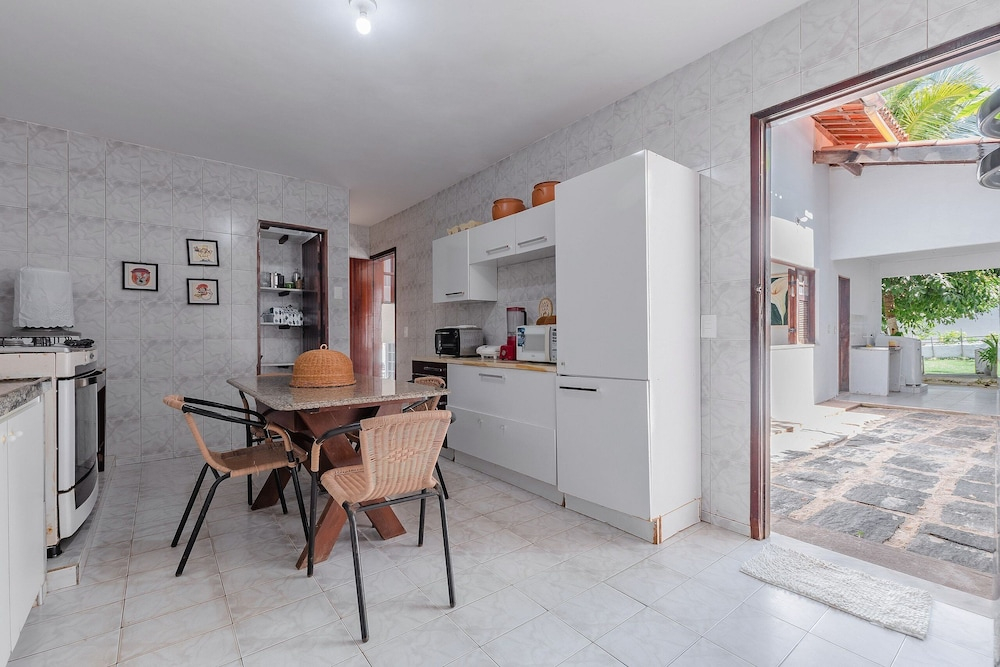 House in the Heart of Porto das Dunas by Carpediem