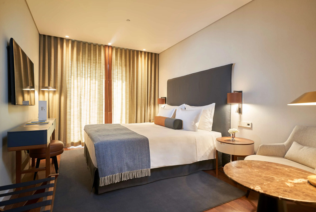 PortoBay Flores