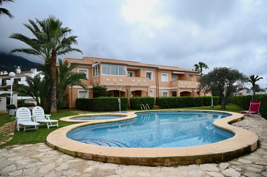 Bello apartamento con piscina a un paso del centro