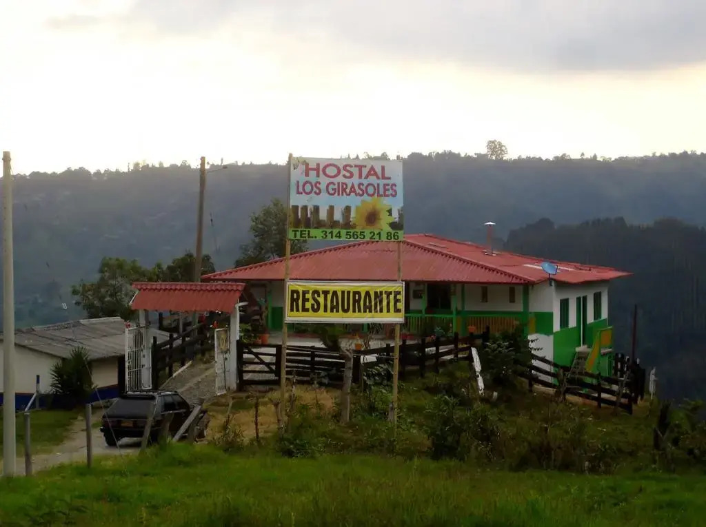 Hostal y Camping Los Girasoles