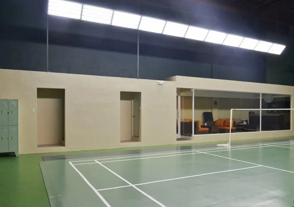 DHotel & Suites