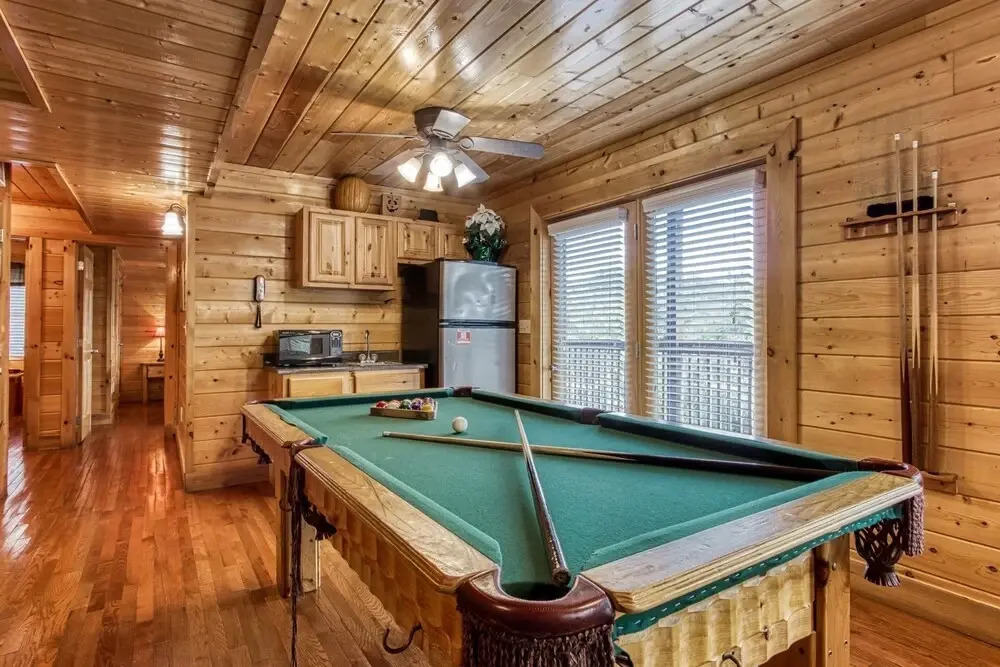 ERN864 - The Cedars - Great Location! Close To All The Action! cabin