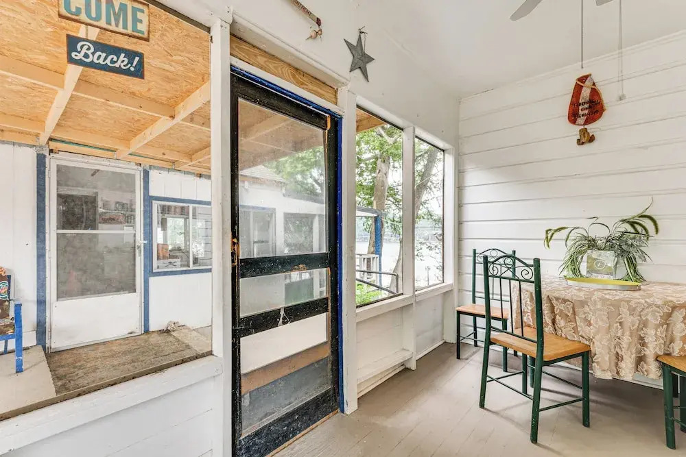 Lakefront Cottage in Clear Springs w/ Deck & Patio